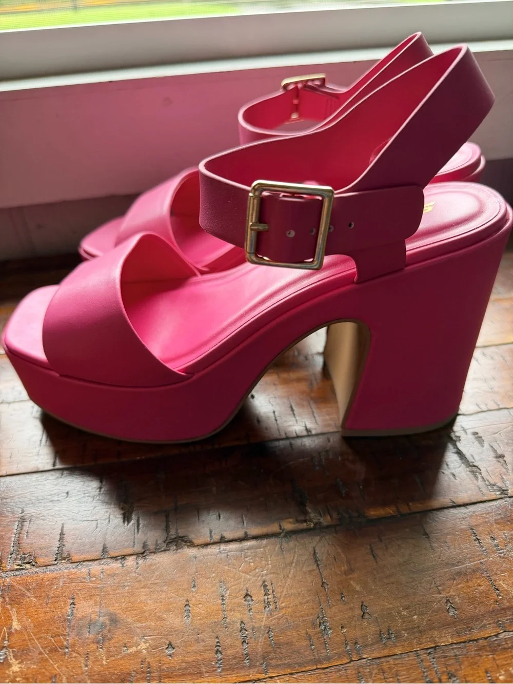 Soda pink platform